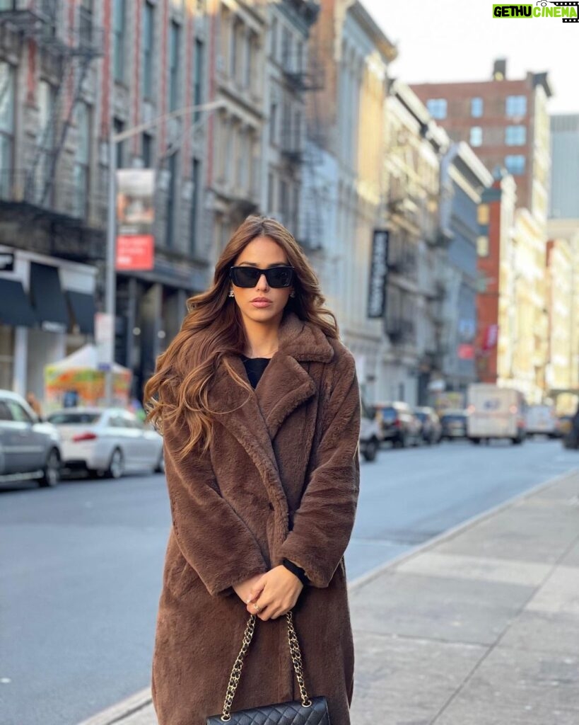 Yanet Garcia Instagram - and so, she decided to start living the life she'd imagined… 🗽😎 Manhattan, New York