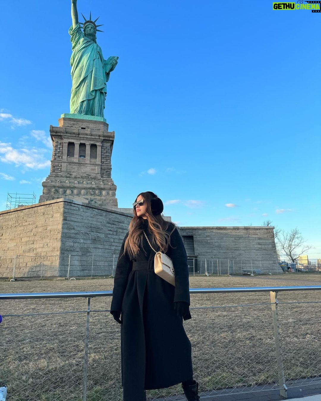 Yanet Garcia Instagram - “If you can make it here, you can make it anywhere” 🗽✨ Manhattan, New York
