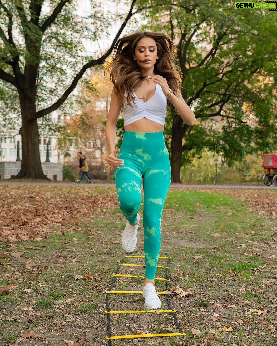 Yanet Garcia Instagram - DISCIPLINE is the architect of success @yanetgarciahealthcoach 💪🏻🏋🏻♀️🍏 New York, New York