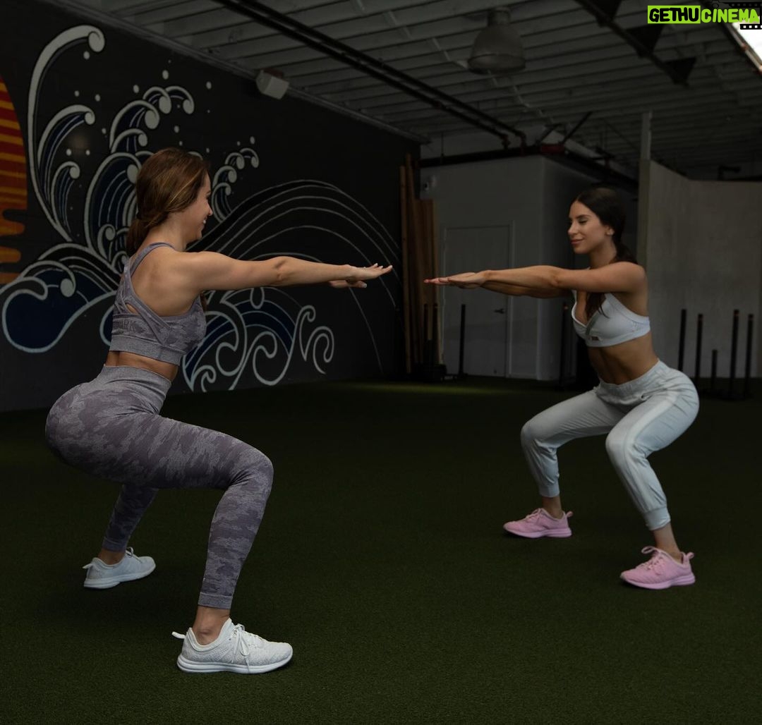 Yanet Garcia Instagram - Fall in love with your fitness journey ♥️ @fitplan_app @jenselter @yanetgarciahealthcoach New York, New York
