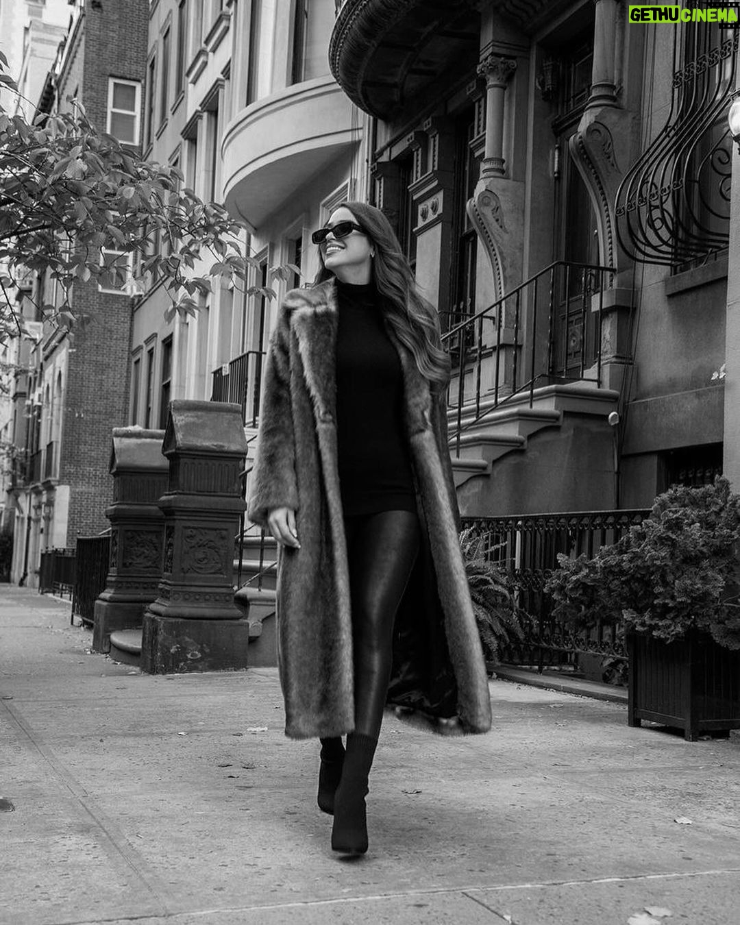 Yanet Garcia Instagram - New York is the perfect place to be single. The city is your date 🖤 New York, New York
