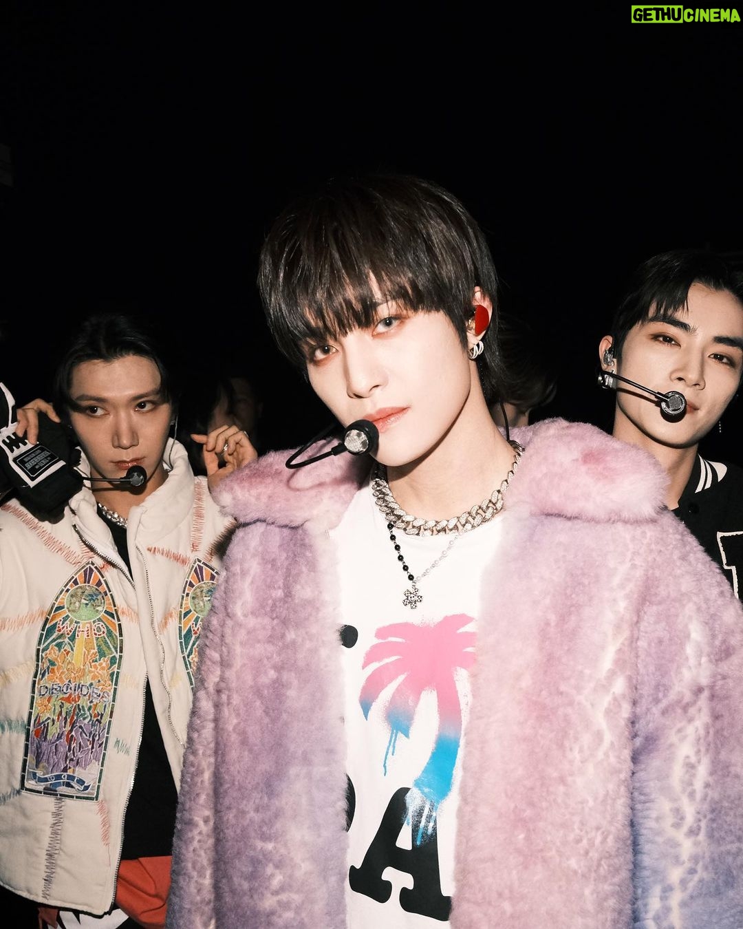 Yangyang Instagram - เพราะ WayZenNi ทุกคนเลยครับ ผมถึงมีความทรงจำที่ดีแบบนี้ที่ประเทศไทย ขอบคุณนะครับ ❤️ เหมือนแพชชั่นเมื่อ 4 ปีที่แล้วกลับมาอีกครั้งเลยครับ ผมรักทุกคนมาก ๆ ๆ จริง ๆ ครับ ขอบคุณที่เป็นกำลังใจให้ WayV ครับ แล้วพบกันอีกในครั้งหน้านะครับ! ❤️❤️❤️