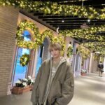 Yangyang Instagram - Making my way downtown~ what’s the lyrics again?🤣