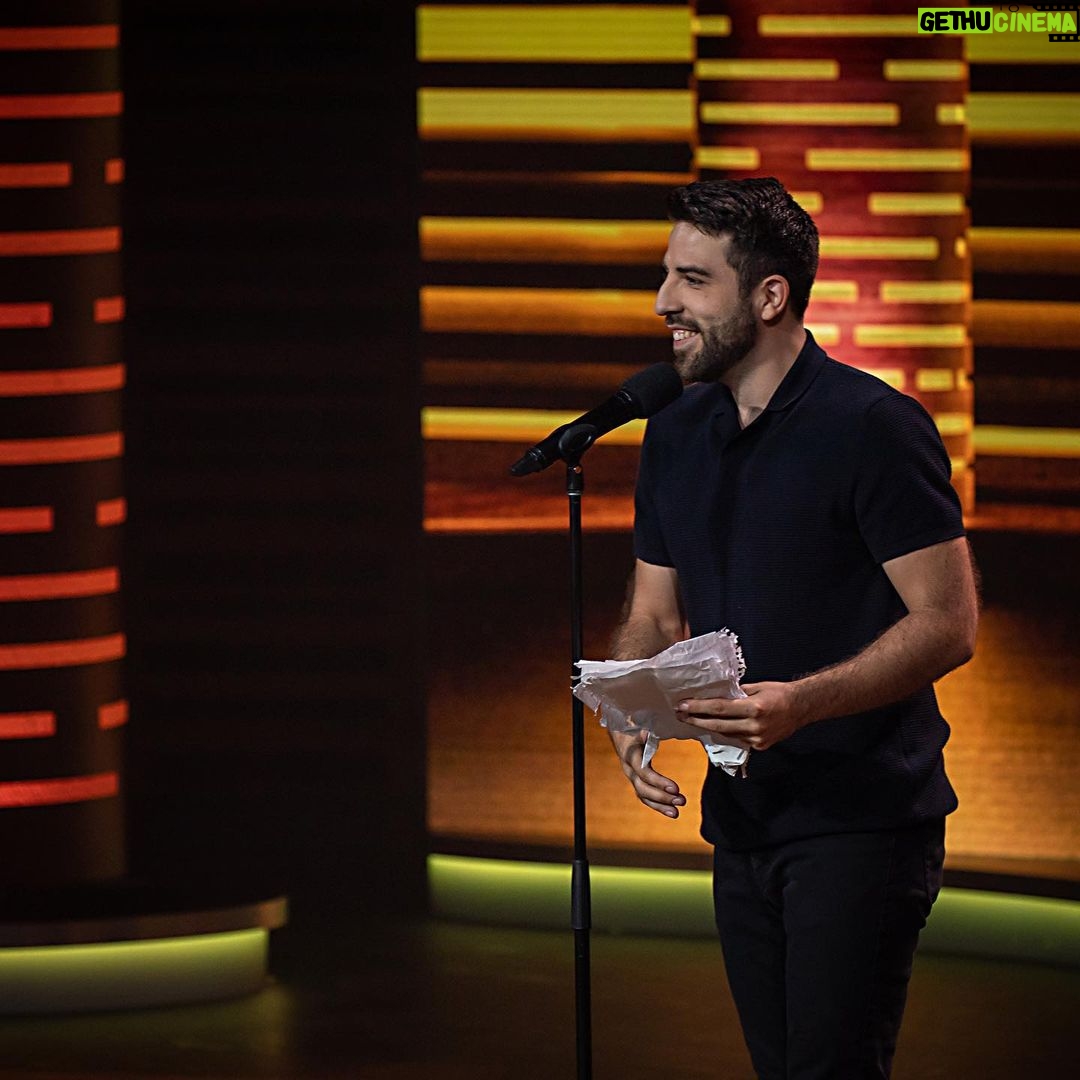 Yannick De Martino Instagram - J’étais en train de balancer de la grosse poésie en pleine gueule du public de @comediha 📸 : @michelgrenier