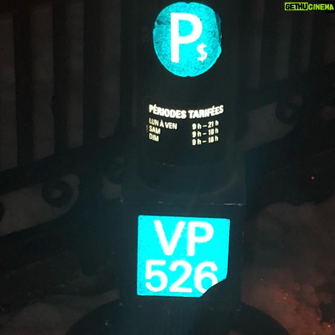 Yannick De Martino Instagram - Pour me rappeler ma place de stationnement.