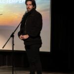Yannick De Martino Instagram - Dans un lancement on a lancé. Une série web QUÉBÉCOISE et interactive. « Le Boeuf Haché ou Le Tempeh » c’est un projet qui est le mien et qui peut être écouté. Sur le site de noovo. Comme occupation double et « à la recherche de papa noël ».