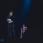 Yannick De Martino Instagram - Savez-vous c’est quoi la différence entre mon spectacle et celui des autres? Celui des autres ce n’est pas moi qui est sur scène pendant. Ce n’est pas une blague mais un fait, pour les blagues voici le lien vers les billets : yannickdemartino.com