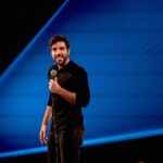 Yannick De Martino Instagram - Quand j’étais petit je rêvais d’être astronaute ou bien de faire un One Man Show humoristique. J’ai le vertige. Voici le lien pour vous procurer des billets pour me regarder faire mon plan B. pénis.info