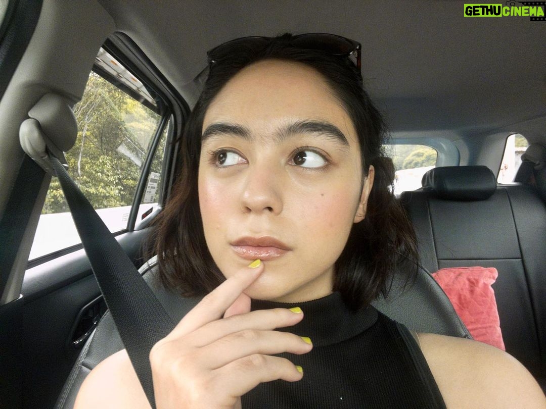 Yasamin Jasem Instagram - pamer kuku hijau💚