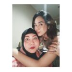 Yasamin Jasem Instagram - no, not my sister but my mom🤭🪐🌍🩷