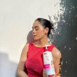 Yasamin Jasem Instagram - Seharian ga takut kulit tubuh sama kulit wajah belang saat sering beraktifitas diluar💗 Untuk mendapatkan kulit glowing yang menyeluruh, aku pakai Glow and Lovely Brightening Body Wash!🫧 Dengan kandungan Multivitamin dan Niacinamide yang bisa membantu kulit jadi glowing menyeluruh💗 Wanginya tahan sampai 6 jam! Jangan cuma kulit wajah aja yang kita rawat, kulit badan juga harus. Rawat kulit tubuh kita seperti merawat kulit wajah pakai sabun Glow and Lovely Brightening Body Wash! 💗 produk dari @glowanovelybw.id ini udah ada di Alfamart dan lagi promo cuma Rp16.900 selama tanggal 16-31 Maret 2023 grab yours now!💗 #ByeBelangHelloGlowing @glowandlovelybw.id