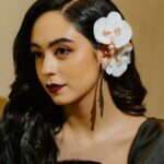 Yasamin Jasem Instagram - when in doubt, wear RED❤️ from #KultusIblis Gala Premiere Makeup @nadhirart Hair @ciska.maryono Customized Dress by @Elorace by @im.elorace Accessories by @agattajewelry Styled by @lizdafathia photographer @paman_tito