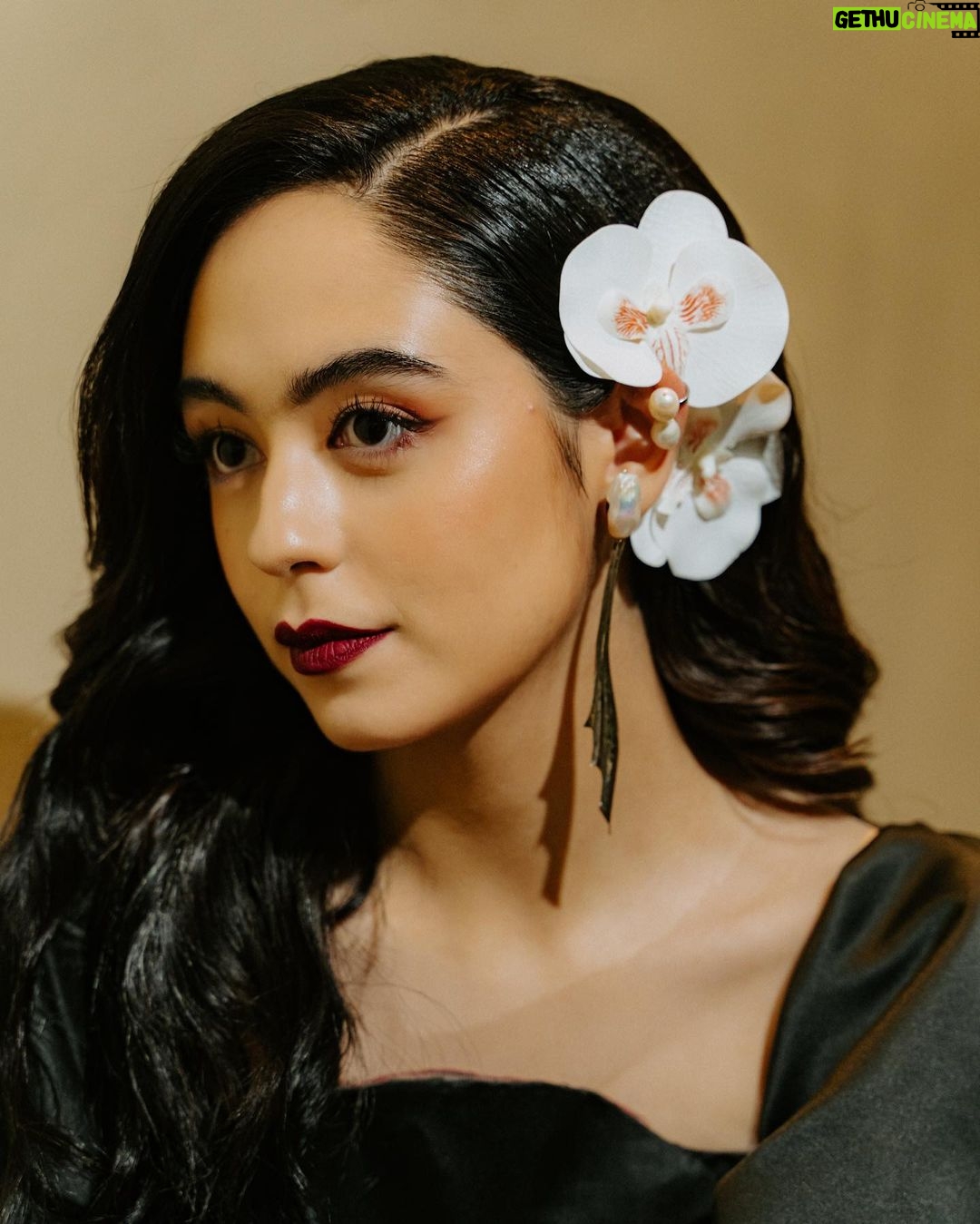 Yasamin Jasem Instagram - when in doubt, wear RED❤️ from #KultusIblis Gala Premiere Makeup @nadhirart Hair @ciska.maryono Customized Dress by @Elorace by @im.elorace Accessories by @agattajewelry Styled by @lizdafathia photographer @paman_tito