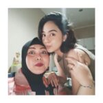 Yasamin Jasem Instagram - no, not my sister but my mom🤭🪐🌍🩷