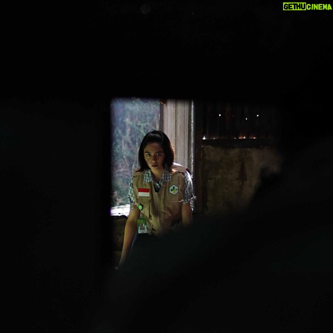 Yasamin Jasem Instagram - hi teman-teman semua adakah yang sudah nonton pamali dusun pocong? Terima kasih atas antusiasnya ! tapi pleasee jangan direkam scene nya ya (spoiler) xixi biar pengalaman nontonnya lebih seru! 🖤