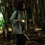 Yasamin Jasem Instagram - Fun Fact Pamali Dusun Pocong tahukah kamu sebenarnya scene hutan bambu ini ditake pada siang hari, dengan bantuan @edbert_joshua & @iamwillchandra dan team scene nya bisa jadi malam🤫 dan juga jembatan bambu yang dibuat oleh Pak Budi @budiriyanto54 Art Director dari @pamalimovie tidak lama sebelum kita take scene tersebut🖤 Thank you for letting me be in this project mas @bobbyprasetyo 🙏🏻😭
