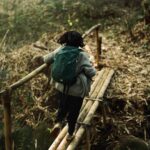 Yasamin Jasem Instagram - Fun Fact Pamali Dusun Pocong tahukah kamu sebenarnya scene hutan bambu ini ditake pada siang hari, dengan bantuan @edbert_joshua & @iamwillchandra dan team scene nya bisa jadi malam🤫 dan juga jembatan bambu yang dibuat oleh Pak Budi @budiriyanto54 Art Director dari @pamalimovie tidak lama sebelum kita take scene tersebut🖤 Thank you for letting me be in this project mas @bobbyprasetyo 🙏🏻😭