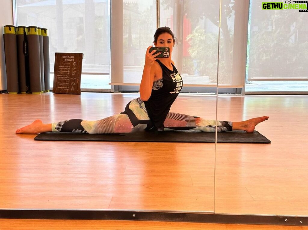 Yasmin Sabri Instagram - I’m so grateful for Yoga it really saves my body ❤️