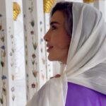 Yasmin Sabri Instagram - شكراً جزيلاً حكومة ابو ظبي و دائرة الثقافة والسياحة - ابو ظبي علي الدعوة الجميلة لزيارة جامع الشيخ زايد الكبير. شكراً جزيلاً علي طيبة اخلاقكم زيارة تسعد العين والروح. Abu Dhabi, United Arab Emirates