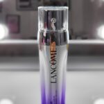 Yasmina Filali Instagram - Ich durfte für euch, das neue Rénergie H.C.F. Triple Serum von Lancôme testen!🙂 Es handelt es sich um ein Anti-Aging-Serum, welches in einem innovativem Pumpspender steckt. Das Serum enthält nicht nur ein sondern gleich drei Seren mit unterschiedliche Texturen (Gel, Creme und Emulsion), sowie hochwirksame Inhaltsstoffe, wie Hyaluronsäure, Vitamin C+, Niacinamid und Ferulasäure. Jedes der drei Seren befindet sich in einer eigenen Kammer und bei jedem Pumpstoß verschmelzen die drei Formeln zu einer leichten, samtig-weichen und schnell einziehenden Textur. Das Gesichtsserum kannst Du problemlos in Deine tägliche Hautpflege-Routine integrieren. 💯✔️ #lancomeskincarede #lancomeskincare #lancome #lancôme #skincare #makeupartist #skin #makeup #yourlife #yourskin #takecareofyourskin #ad