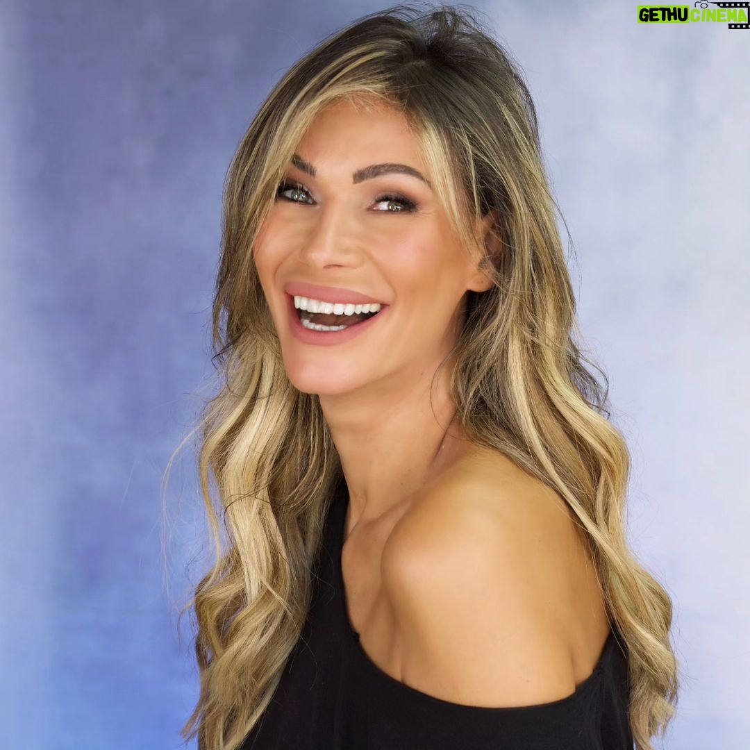 Yasmina Filali - 1.5K Likes - #life is a balance of holding on, and letting go."