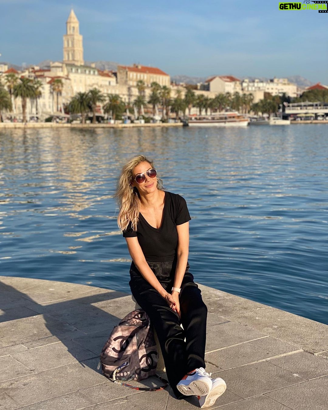 Yasmina Filali - 1.3K Likes - Was für eine schöne Zeit in Split! 🇭🇷😍 Wart Ihr schon mal in Split? Was hat euch dort am besten gefallen und was könnt ihr mir empfehlen?.... War sicher nicht mein letzter Trip dorthin 😉
#splitcroatia #beauty #love #beautiful #fashion #makeup #instagood #photography #style #model #photooftheday #like #instagram #skincare #art #follow #cute #girl #nature #photo #picoftheday #happy #smile #bhfyp #life #hair #me #selfie #makeupartist #instadaily