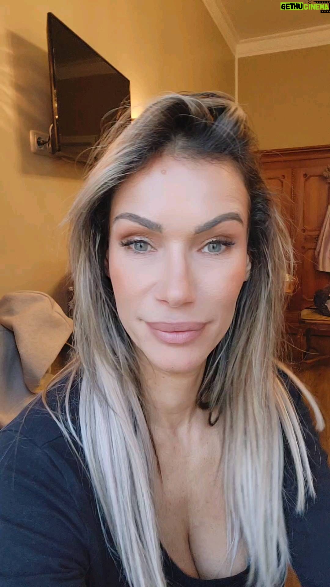 Yasmina Filali - 2.1K Likes - Word!