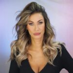 Yasmina Filali Instagram - Was ist bloß los mit diesen Leuten? Ich spiele dieses Presse/Promi Spiel nun seit 25 Jahren mit und ich gebe zu, dass ich mich auch gefreut habe wenn meinem 4 Stunden Styling Programm mit einem hübschen Foto Rechnung getragen wurde. Ich habe in diesen 25 Jahren nicht einziges Mal um Privatsphäre gebeten. Nicht beim Tsunami, nicht beim Tod meiner Großmutter und auch bei keiner Krankheit. Nur dieses eine Mal haben wir aus Respekt und zum Schutze unser Kinder, bei unserer Trennung um Ruhe und Respekt gebeten, um unsere Kindern nicht noch mehr zu belasten, als es eine Trennung ohnehin schon tut.Doch 2 Mal!! hat die @bunte_magazin einen Artikel über Thomas und mich geschrieben OHNE eine offizielle Anfrage zu stellen. Die Sensationsgier scheint so groß zu sein, dass nicht nur das Handwerk des guten Journalismus zu Grabe getragen wurde und wirklich miserabel recherchiert wurde, sondern auch unsere Bitte auf unsere Kinder Rücksicht zu nehmen gepfiffen wurde. Pfui! #bunte #protectfamily #respect #childrensright #childprotection