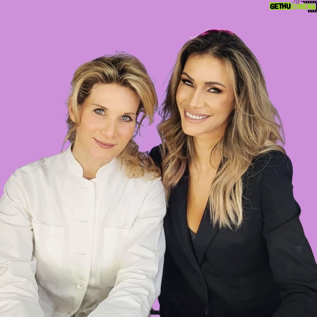 Yasmina Filali Instagram - Retinol Part 1 mit meiner Freundin und Deutschlands bester Dermatologin @dr.med.susannesteinkraus. Wir sprechen über Risiken und Nebenwirkungen von Retinol und den wirklich tollen Ergebnissen die man erwarten kann, wenn man es richtig anwendet.#l #wrinkles #acnetreatment #retinoid #m #antiageing #facials #cosmetics #skinhealth #over40 #aha #skincareblogger #skincarelover #loveyourskin #glow #clearskin #salicylicacid #hyperpigmentation #eyecream #vitamincserum #dryskin #chemicalpeel #microneedling #crueltyfree #pigmentation #skincareroutines #medicalgradeskincare #bha #wrinkles