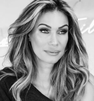 Yasmina Filali Instagram - Der Blick in die Zukunft sah schon mal besser aus.Ich bin ja von Hause aus kein Pessimist,aber selbst bei sehr großzügiger Betrachtung sieht es nicht so aus,als würde sich auf absehbare Zeit etwas ändern.#darktimes #pandamic2022 #neverending #allesbeimalten #cannot #dont