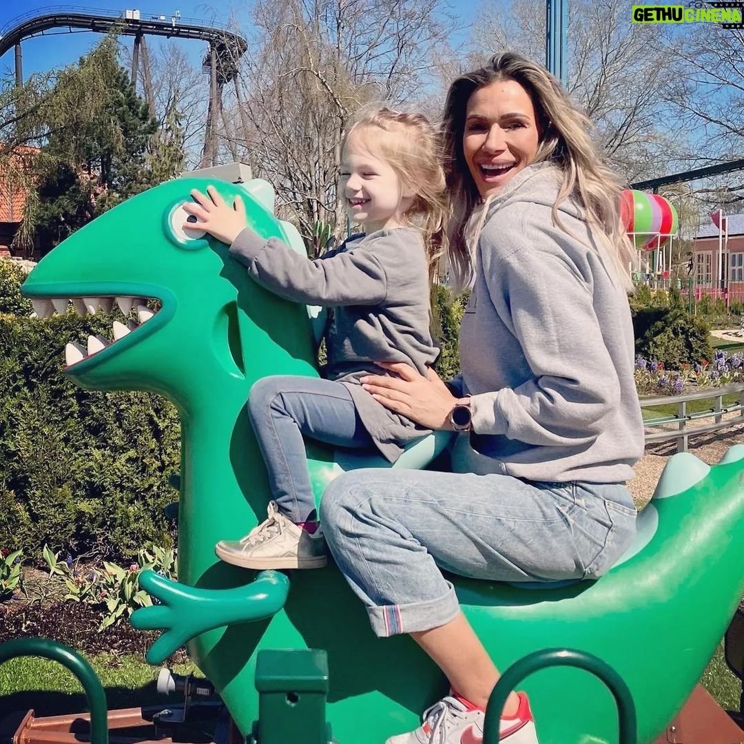 Yasmina Filali - 1.4K Likes - ENJOY YOUR LIFE,ITS LATER THEN YOU THINK
#twins #godmother #Carla #ruby #micky #friends @heideparkresort #friendship #Baby #3/4 #love