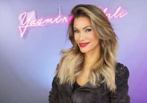 Yasmina Filali Instagram - Welches Fotos gefällt euch am besten: 1, 2 oder 3? Freue mich auf eure Kommentare. 😊❤️

#hair #haircolor #newhair #beauty #beautytipps #yasminafilali #blonde #brunette #redhair #hairstyle #haircare #haircareproducts #hairtransformation #hairideas #haircolorist