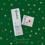 Yasmina Filali Instagram - Ich wünsche euch allen einen wunderschönen 2. Advent!🎅 Es gibt wieder etwas zu gewinnen! 😊🎅❤️ WIE KANNST DU TEILNEHMEN: ⭐LIKE diesen Beitrag ⭐MARKIERE eine/n Hautpflege-Freund/in ⭐TEILE diesen Beitrag oder meine Story dazu ❤️ Eine glückliche Person wird dieses Paket erhalten. 😉 Ich werde den Gewinner am Donnerstag in meinem nächsten Insta Live mit @heyhappynewlife bekannt geben! Hiermit bestätige ich, dass die Werbeaktion in keiner Weise von Instagram gesponsert, unterstützt oder verwaltet wird oder mit Instagram verbunden ist. #giveaway #skincaregiveaway #skincare #makeup #makeupartist #yasminafilali #yepoda #yepodaskincare