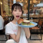 Yasuda Momone Instagram - 🤍🍔🤍 . . . 美味しそうなものあると おめめキラキラなります💫 . . . #osaka #cafe #梅田ランチ