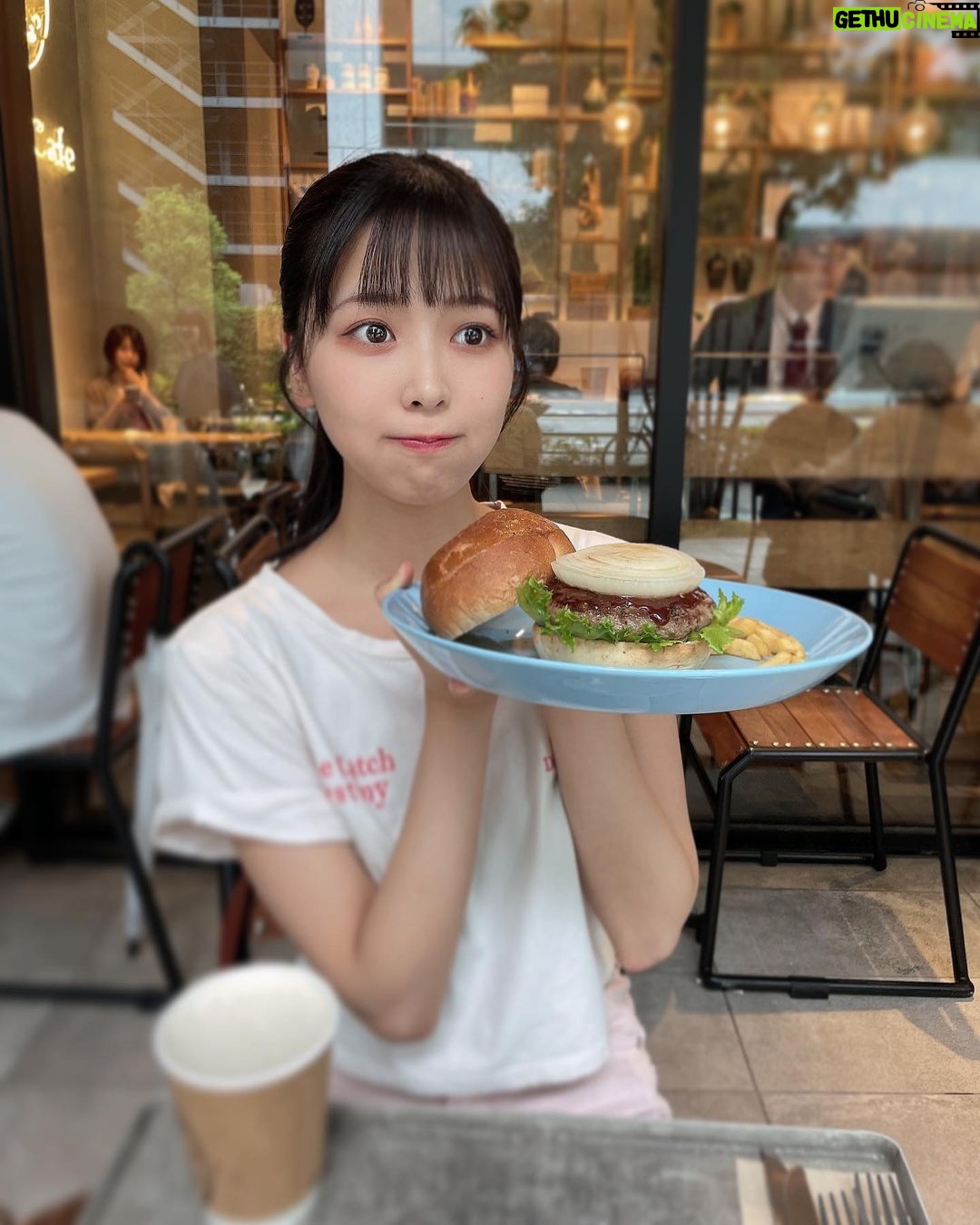 Yasuda Momone Instagram - đ¤đđ¤ . . . įžåŗããããĒããŽãã㨠ãããããŠããŠãĒããžãđĢ . . . #osaka #cafe #æĸ
į°ãŠãŗã