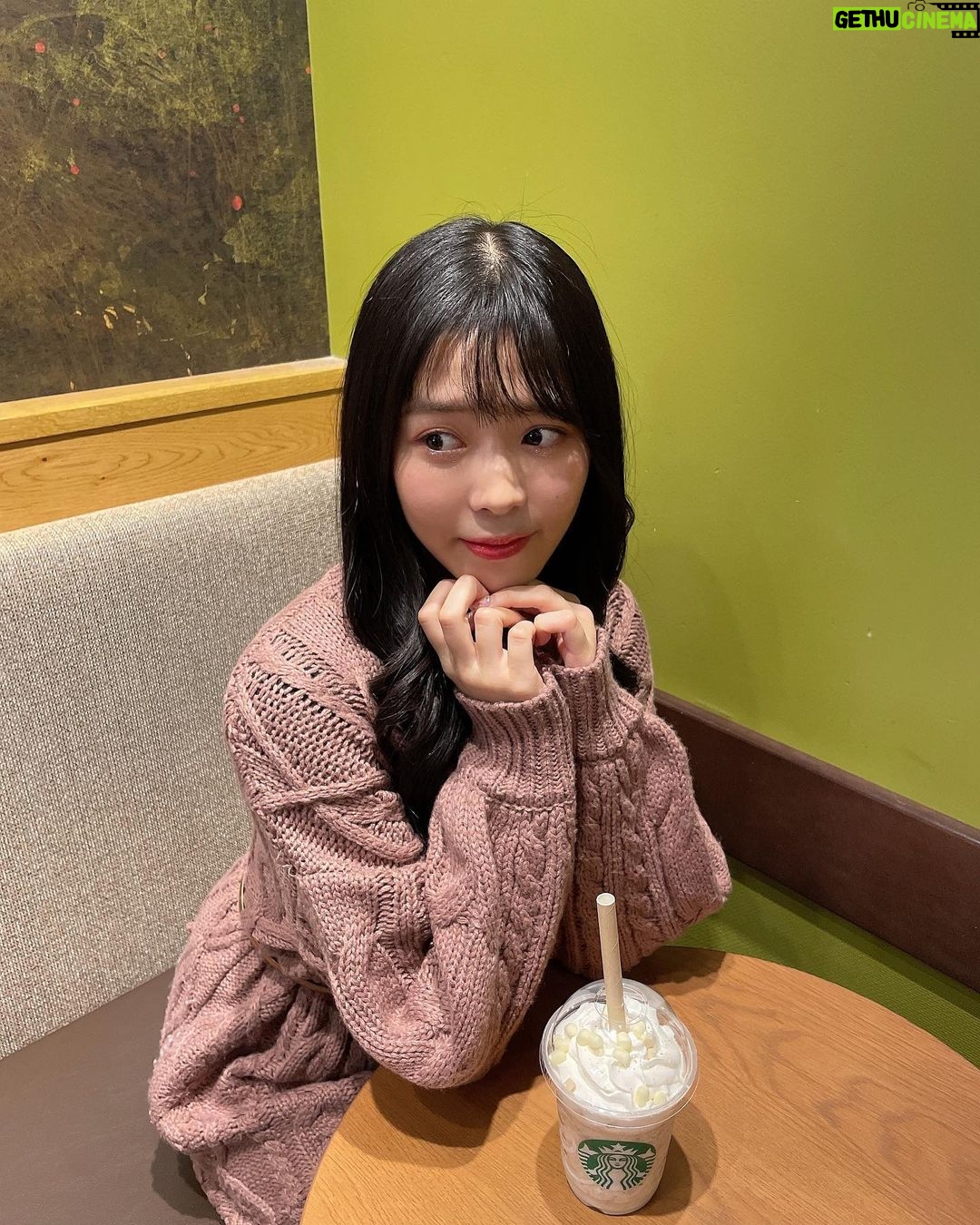 Yasuda Momone - 1.9K Likes - .
まだかな〜の顔😳
隣にいるのは誰でしょう💝
#スターバックス #スタバ新作 #トーステッドホワイトチョコレートフラペチーノ #ニット