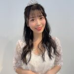 Yasuda Momone Instagram - . 今日でYNNさん最後の出演でした！ 加入した時から色んなロケや、楽しい配信を経験させて下さりました。 私の代名詞となるようなキャラを8時間の打ち合わせを経ていつも引き出して下さりました笑笑🤣 最後はこんなかわいいドレスにお手紙をプレゼントして下さり、こんな愛に溢れた環境にいれただけで私は幸せです☺️💗 幸せになれるように背中を押して下さったので新しい幸せを見つける旅に出ます❤︎❤︎ YNNさん。本当にありがとうございました！大好きです！💗届け〜！！ #新YNN #st聖夜24