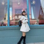 Yasuda Momone Instagram - . 全身コーデ🦄💓 #usj #ootd #usjコーデ #ユニバコーデ #ケープコート #ロングブーツ #samanthavega #マスクコーデ