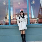 Yasuda Momone Instagram - . 全身コーデ🦄💓 #usj #ootd #usjコーデ #ユニバコーデ #ケープコート #ロングブーツ #samanthavega #マスクコーデ