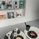 Yasuda Momone Instagram – .
映えるし、美味しいし、オシャレ💜
ずっと行きたかったところ！！
#cafe #bookandbedtokyo #bookandbedtokyoshinsaibashi #black #心斎橋カフェ #大阪カフェ #韓国カフェ #ロングブーツ #egoist #フルーツサンド