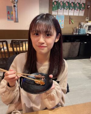 Yasuda Momone Instagram - .
みおんたんからお誘いされちゃった🙈💗💗
意外とふたりとも少食やからタン盛り合わせでお腹いっぱいやったなぁ😂
みおんたんは、先輩後輩関係なく素でお互い話せる関係。

卒業までみんなと思い出作るのが今の目標☝️
#大阪ランチ #梅田ランチ #タンとハラミ