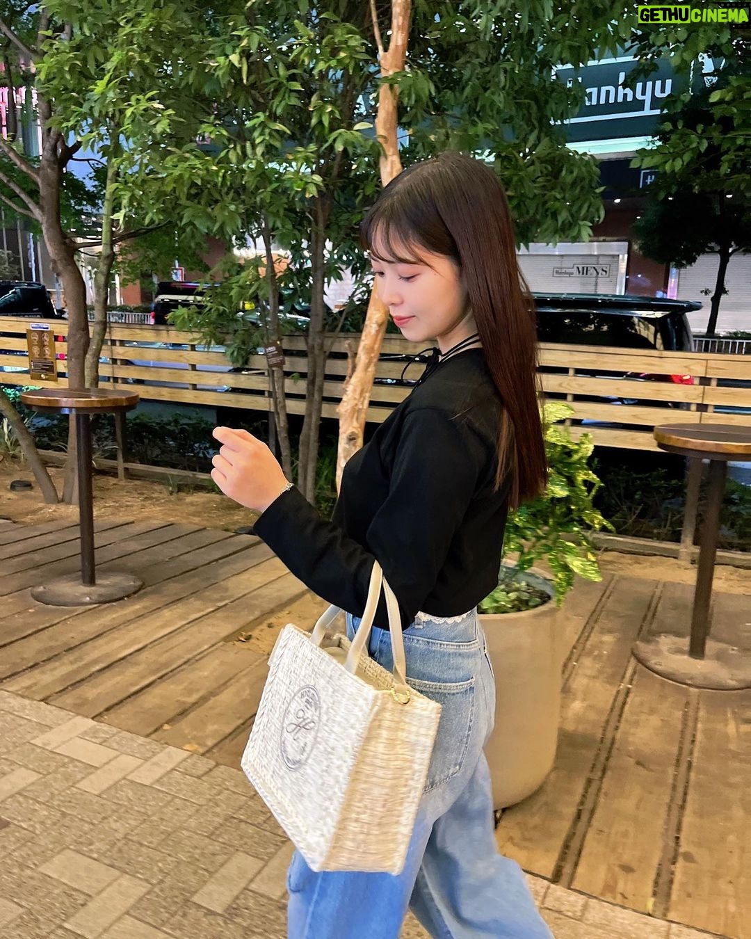Yasuda Momone Instagram - おNEWのバッグ🤍 . . . ツイードがかわいすぎる!これからいっぱい使う🎀🫶🏻🤍 . . . #HYUJENNE_JP #HYUJENNE #hyujenne_jp #hyujenne #mieyagirls #mieyamieya #frenchgirly #girly #フレンチガーリー #pink #ピンク加工 #girlyfashion #girl #ガーリー