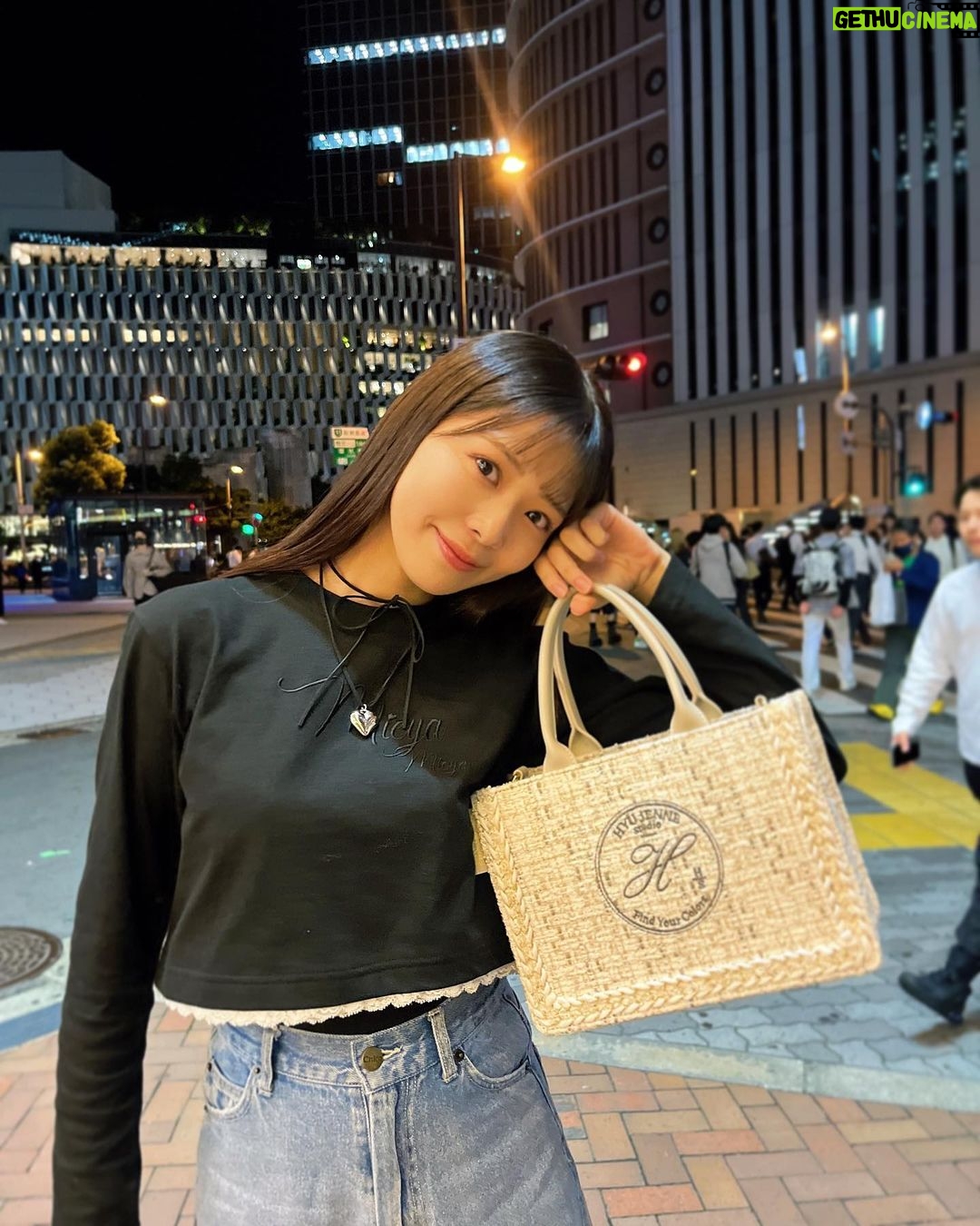Yasuda Momone Instagram - おNEWのバッグ🤍 . . . ツイードがかわいすぎる!これからいっぱい使う🎀🫶🏻🤍 . . . #HYUJENNE_JP #HYUJENNE #hyujenne_jp #hyujenne #mieyagirls #mieyamieya #frenchgirly #girly #フレンチガーリー #pink #ピンク加工 #girlyfashion #girl #ガーリー