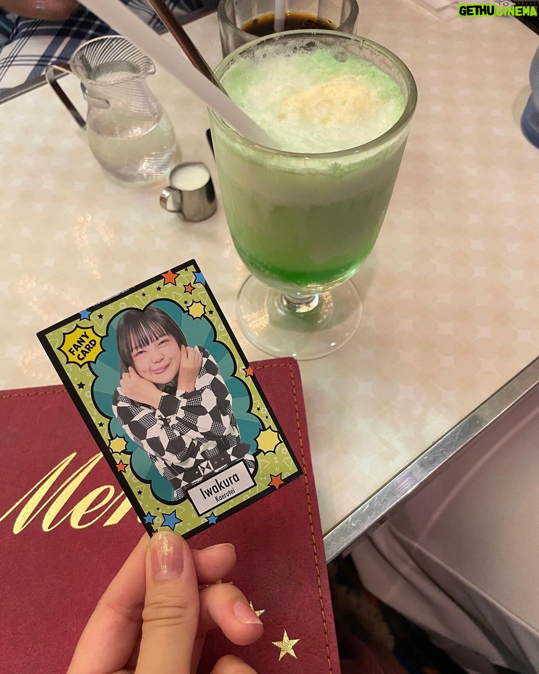 Yasuda Momone Instagram - ヘナモンポーズ . . . #喫茶店 #難波カフェ #なんばカフェ #昭和レトロ #クリームソーダ #osaka #cafe