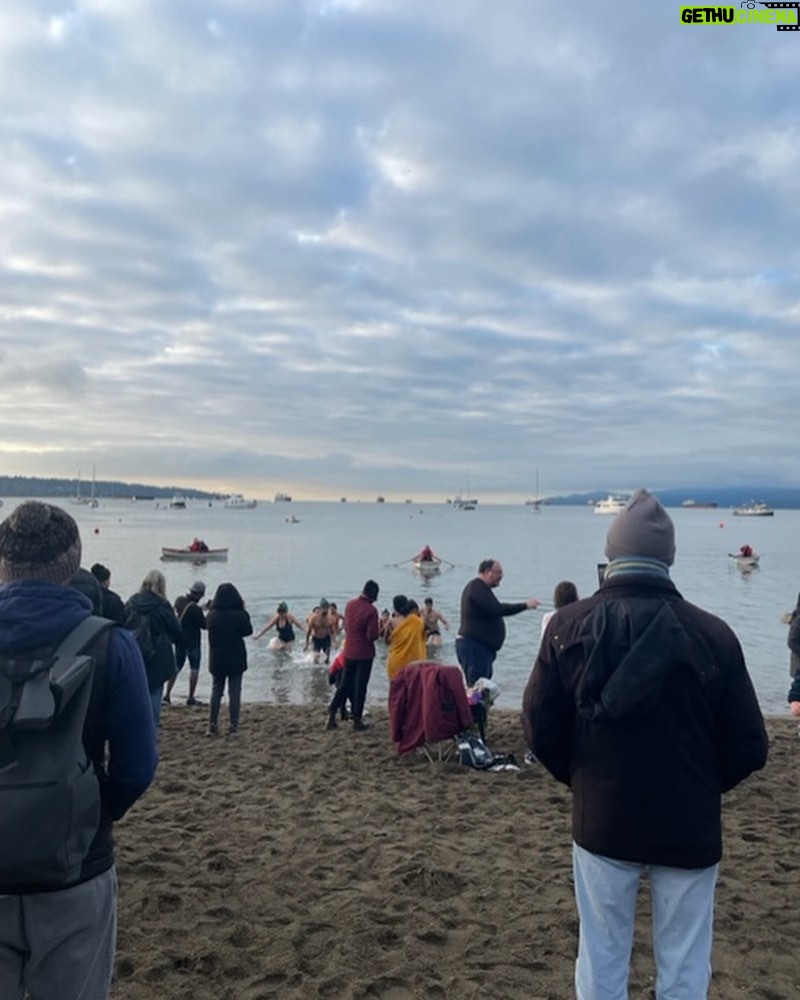 Yasuko Mitsuura - 25.8K Likes - 正月にPolar bear swim という寒中水泳イベントがあるのですが、友人家族と勢いで、今年はあったかいから、なんて、つい、やってきました。一度冷えると風呂程度じゃ温まらない年頃です。やばい。