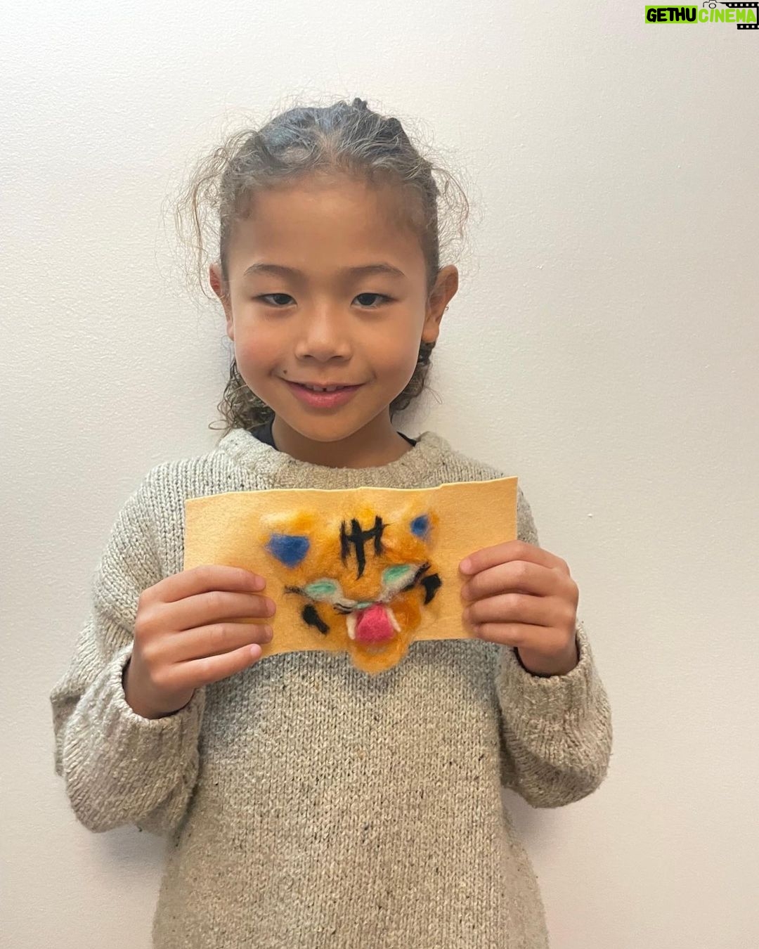 Yasuko Mitsuura - 150.1K Likes - 手芸 子供部
お題 虎とお花
カナダの子供は、ヤスコさーん、ヤスコさーん、と言いながら、私に登ろうとします。可愛いです。人気者です。