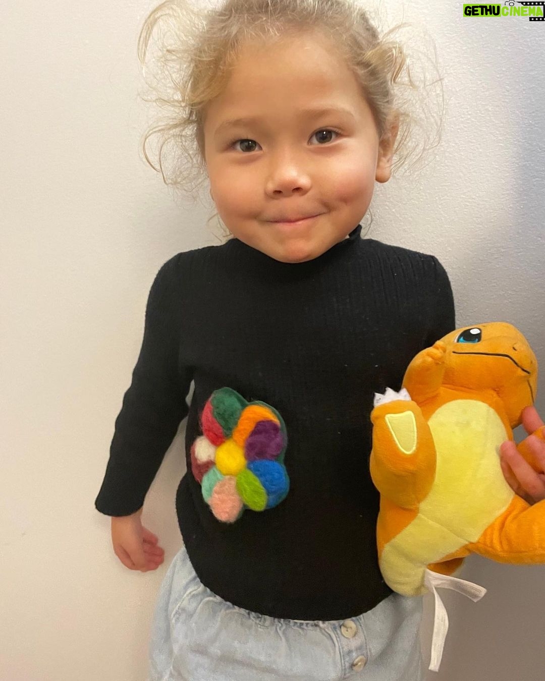 Yasuko Mitsuura - 150.1K Likes - 手芸 子供部
お題 虎とお花
カナダの子供は、ヤスコさーん、ヤスコさーん、と言いながら、私に登ろうとします。可愛いです。人気者です。