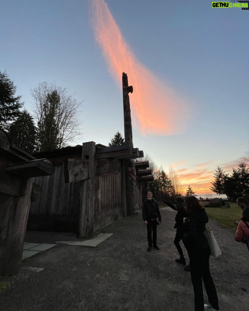 Yasuko Mitsuura Instagram - Museum of anthropology at UBC My teacher explained a lot about First Nations. At that time I didn’t noticed, but the sky was !!!! UBCの人類学博物館に行きました。空がすごくね？