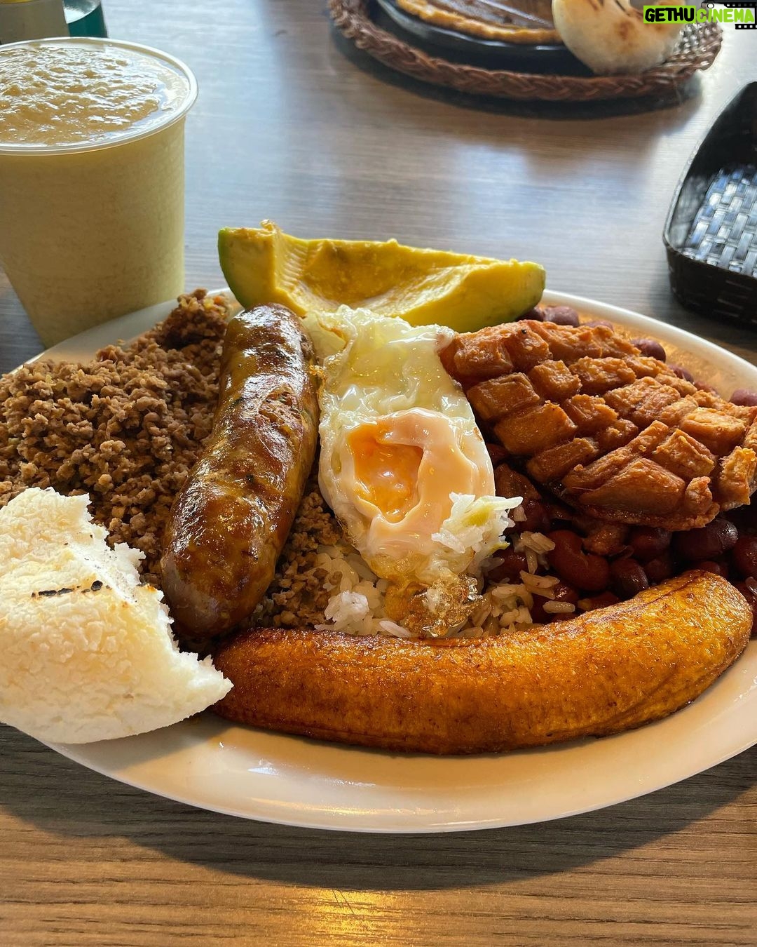 Yasuko Mitsuura Instagram - Delicious Colombian foods. I ate too much 😱