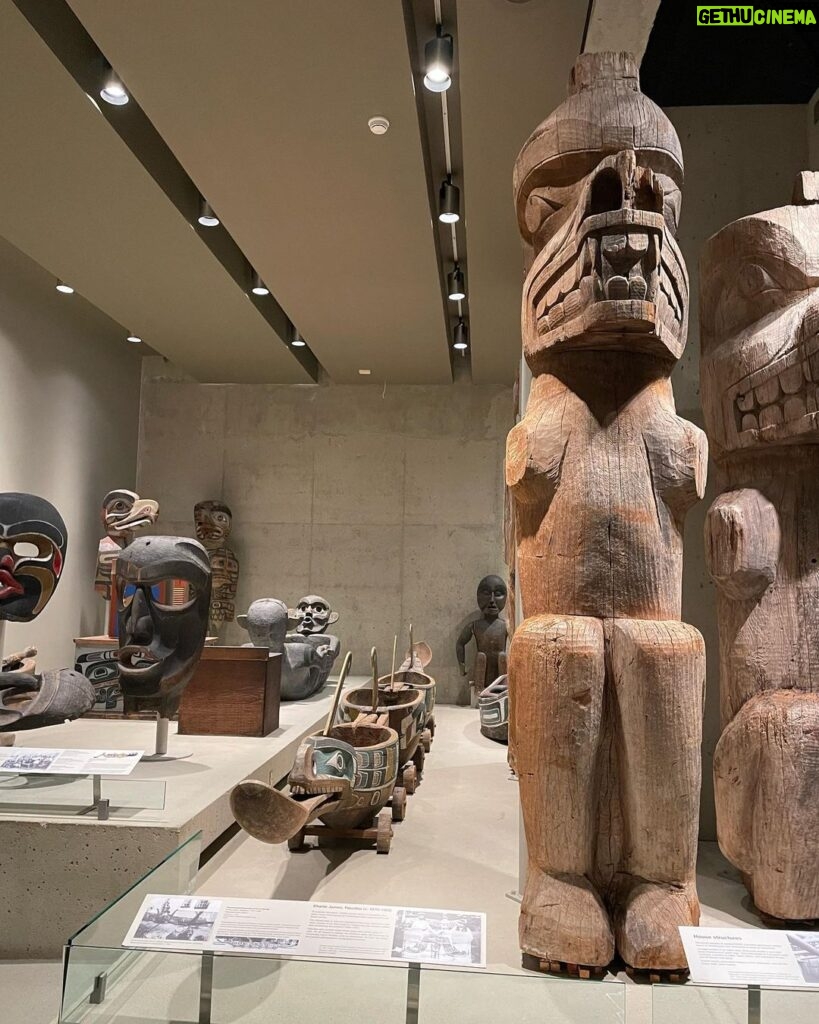 Yasuko Mitsuura Instagram - Museum of anthropology at UBC My teacher explained a lot about First Nations. At that time I didn’t noticed, but the sky was !!!! UBCの人類学博物館に行きました。空がすごくね？